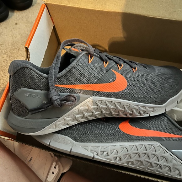 Nike Metcon 3 Size 9.5 Dark Grey / Hyper Crimson - Picture 1 of 4